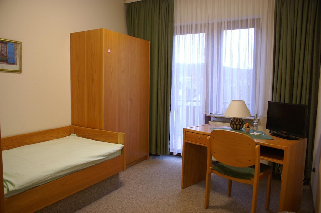 & Altenburg