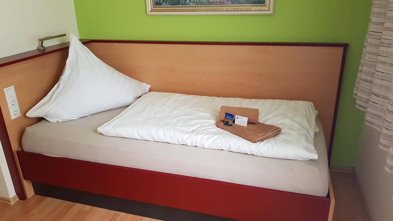 Hotel & Altenburg 2*