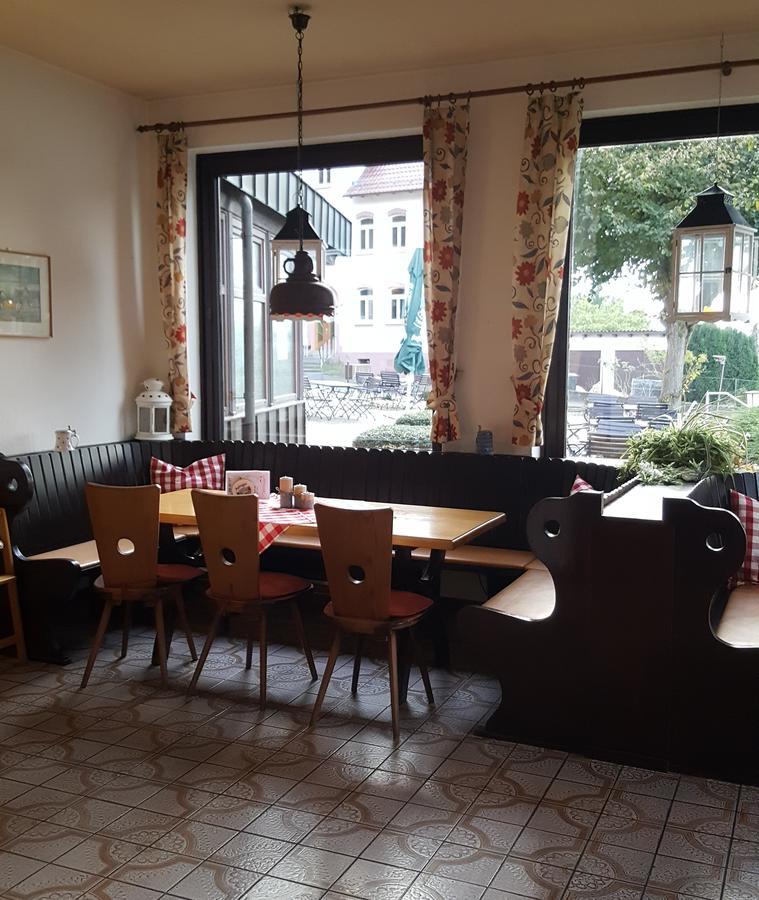 Hotel & Altenburg 2*